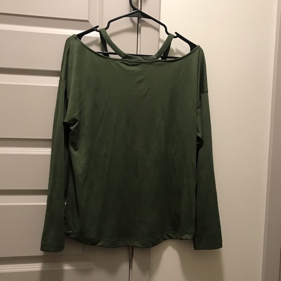Harlowe&Graham Olive Green Cold Shoulder Top Sz L - Picture 6 of 6